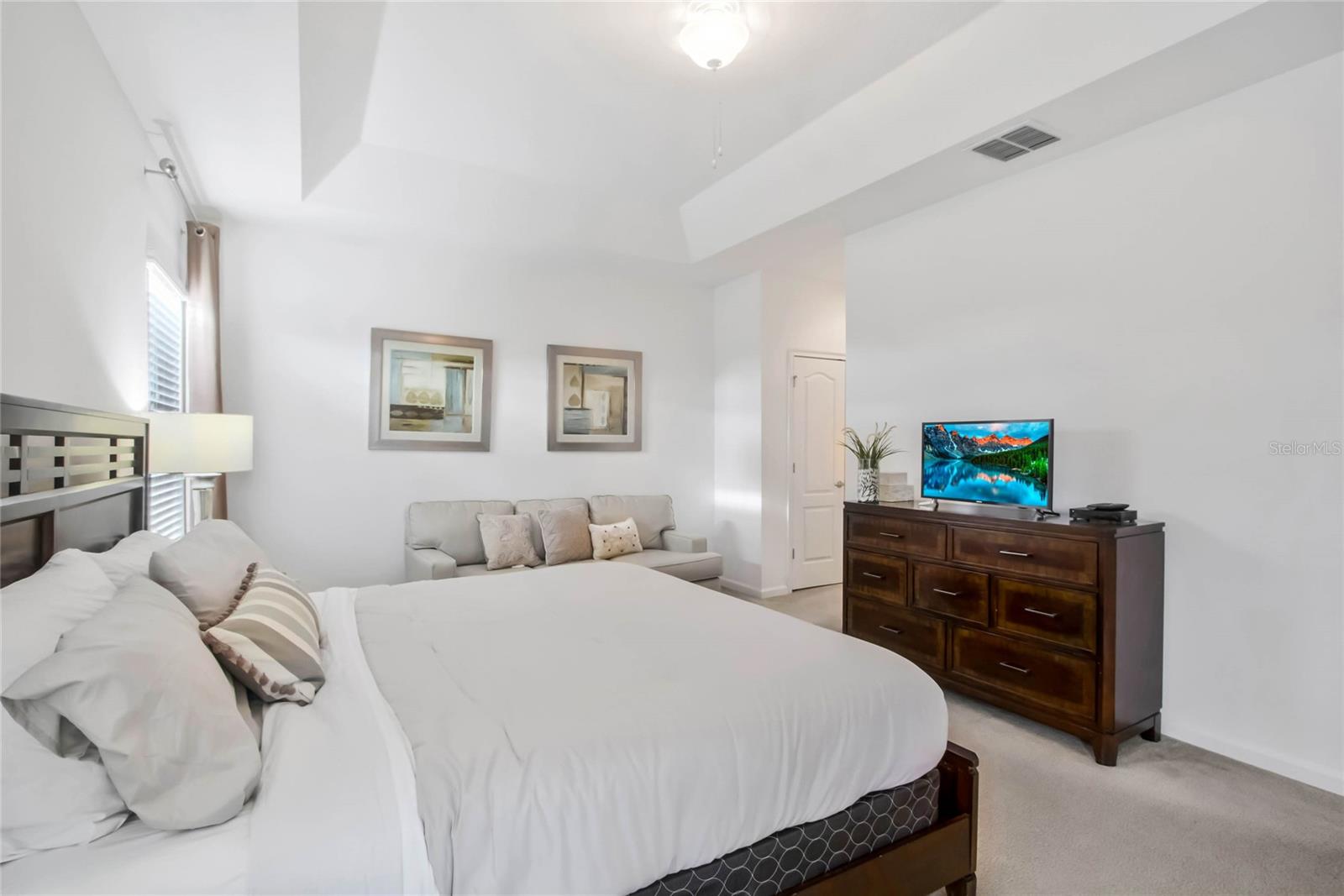 Image 14 of 56 For 4164 Oaktree Drive