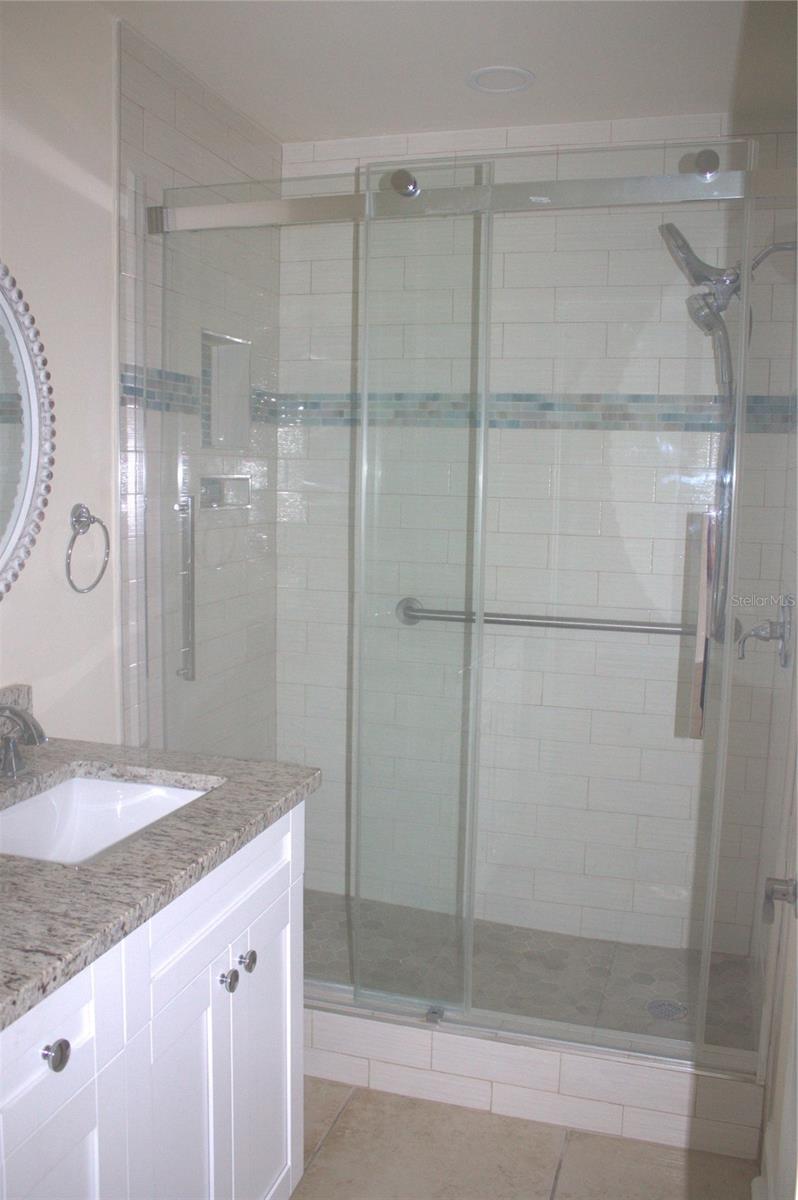 Image 6 of 12 For 1100 Bay Drive 43