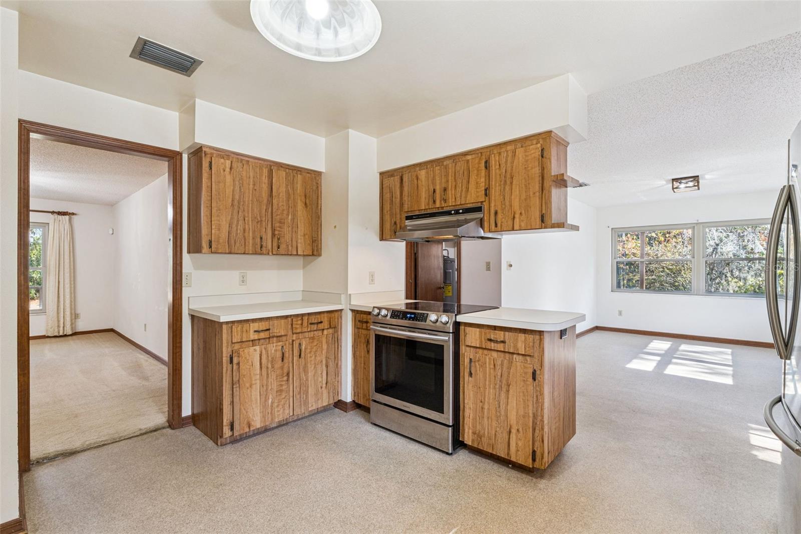 Image 11 of 41 For 721 Riverwoods Trail