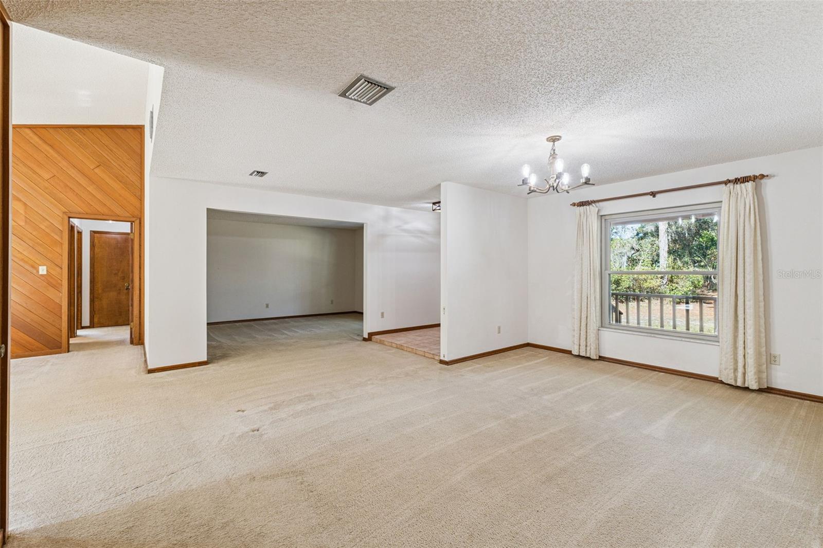 Image 14 of 41 For 721 Riverwoods Trail