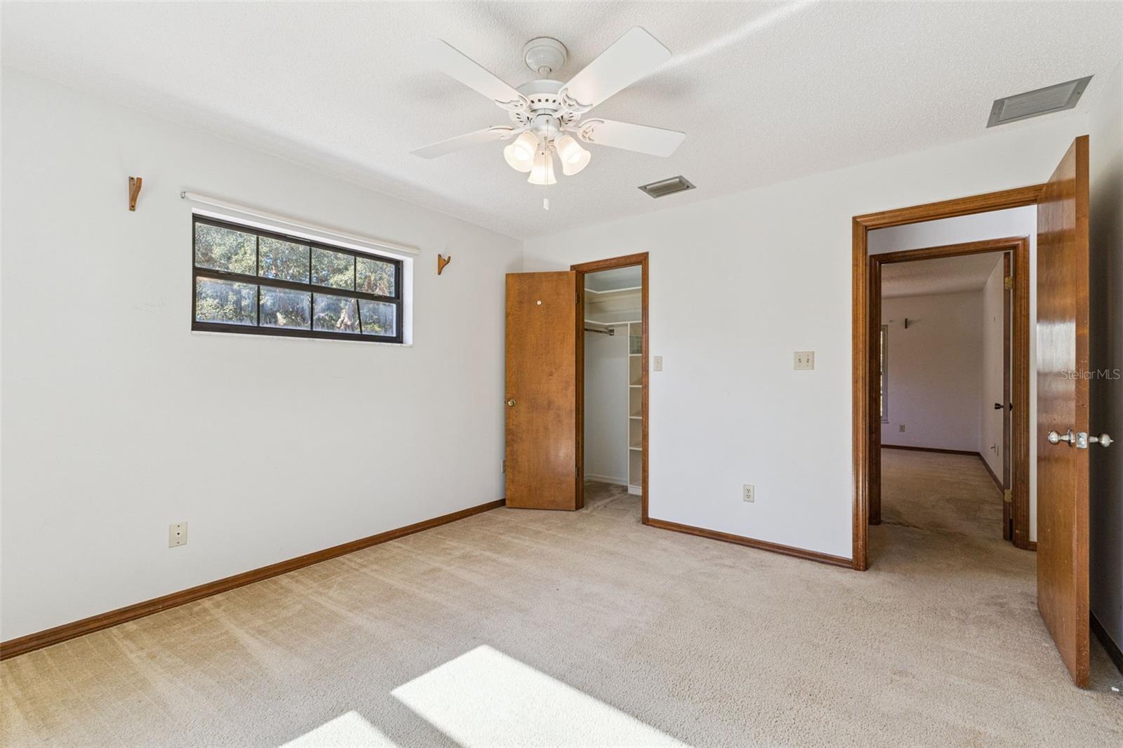 Image 18 of 41 For 721 Riverwoods Trail