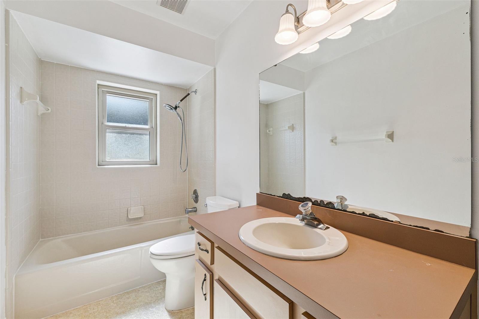 Image 19 of 41 For 721 Riverwoods Trail