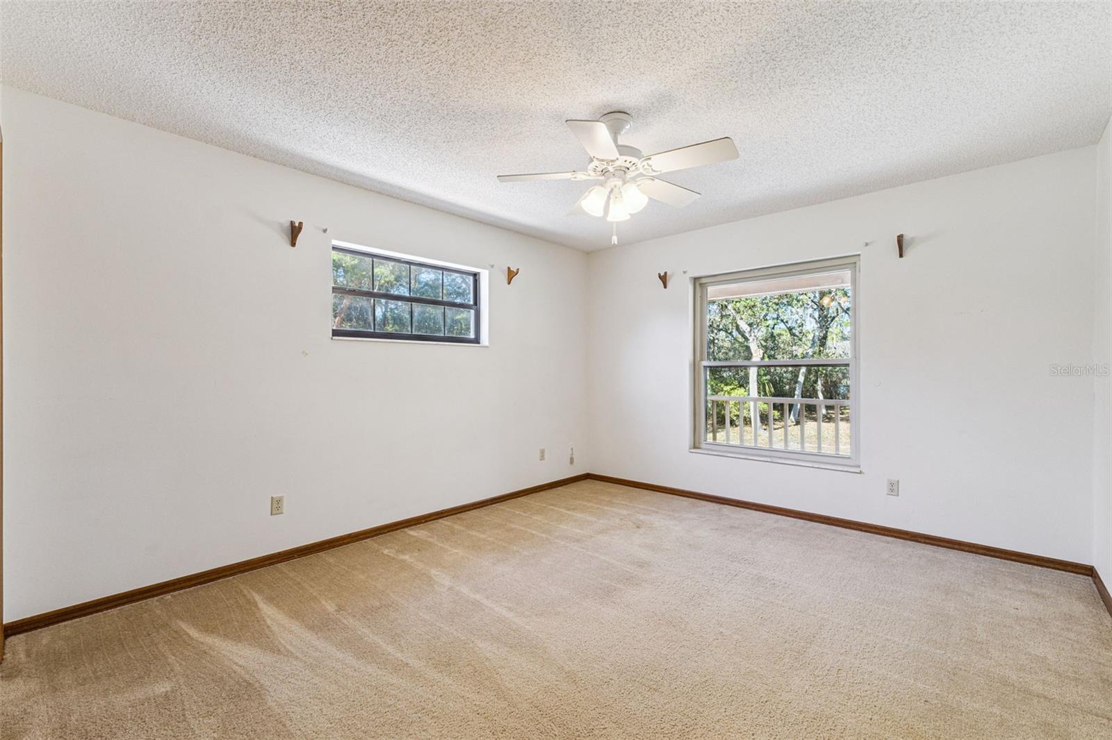 Image 20 of 41 For 721 Riverwoods Trail