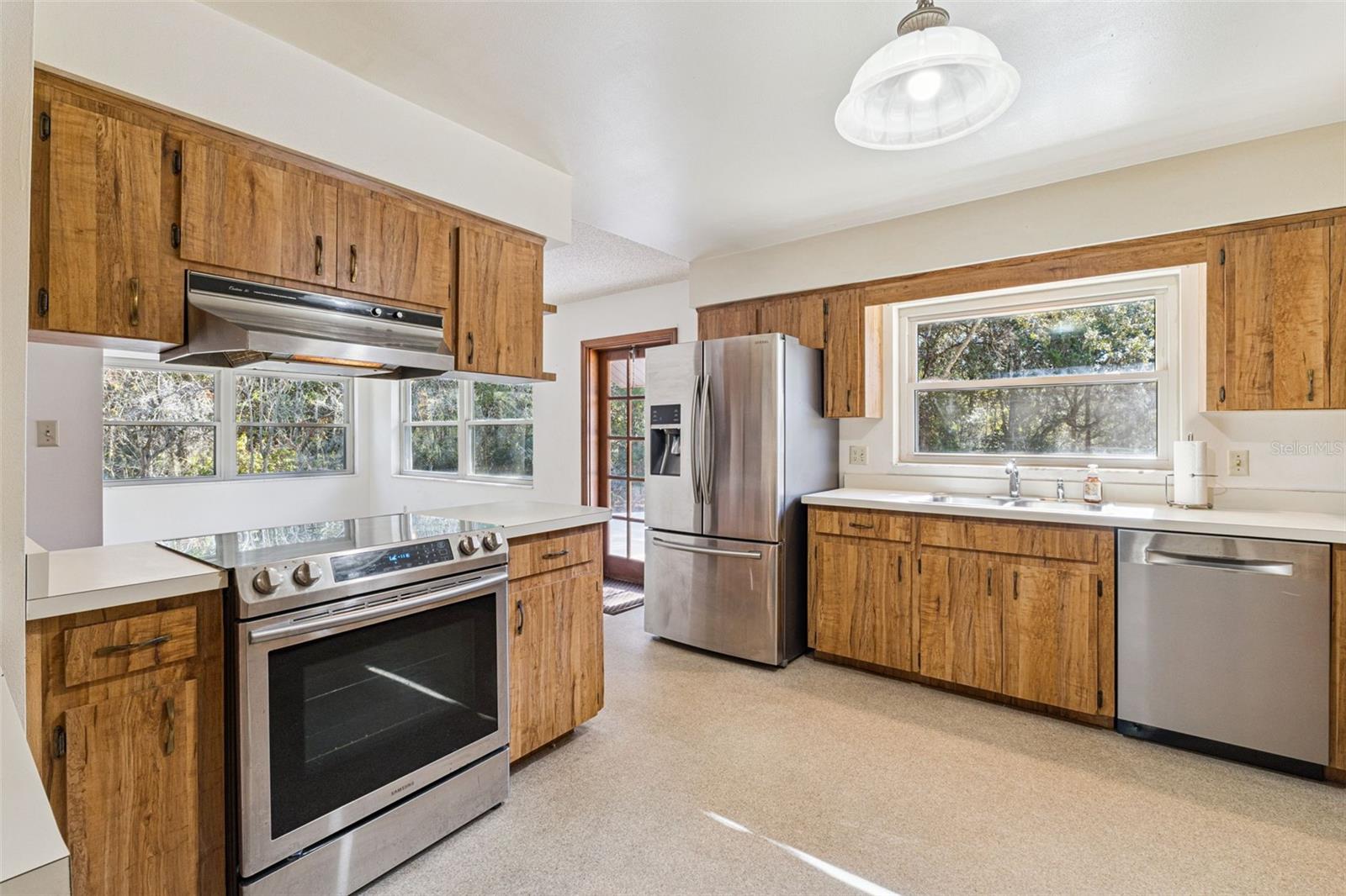 Image 8 of 41 For 721 Riverwoods Trail