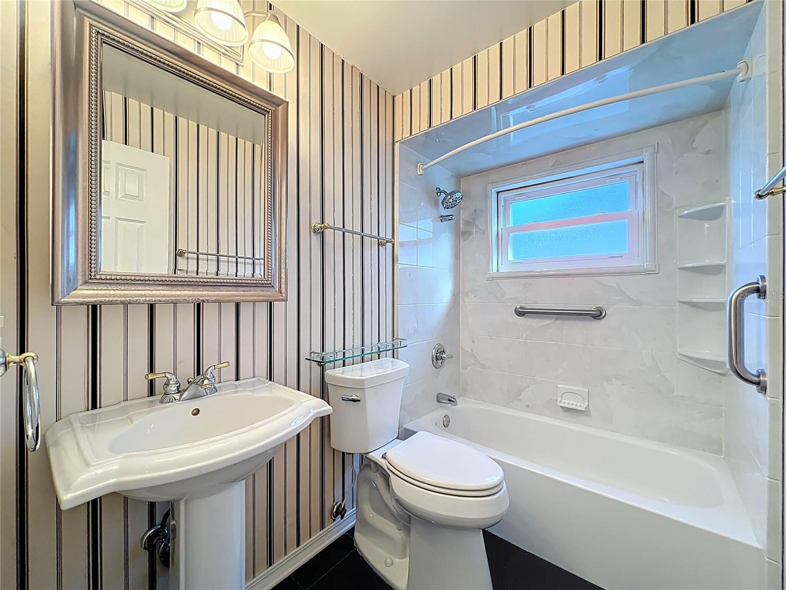 Image 28 of 53 For 576 Indigo Road