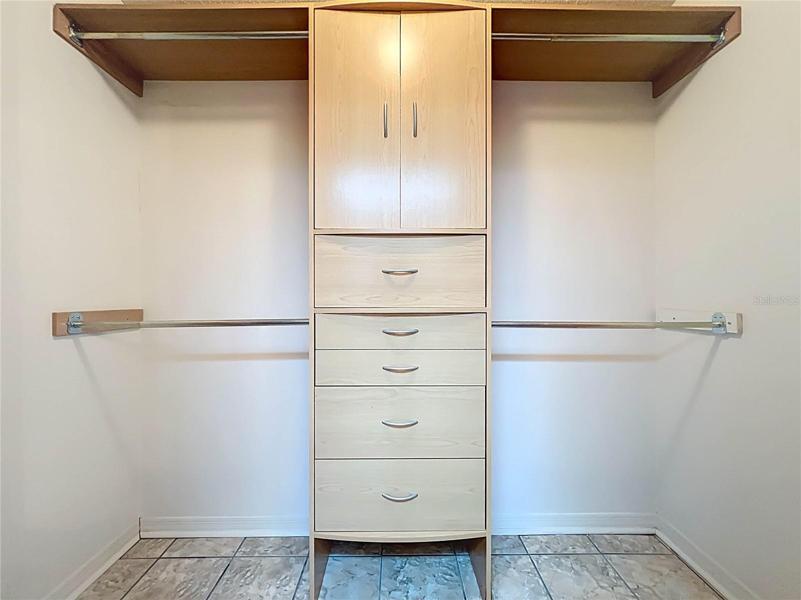 Image 32 of 53 For 576 Indigo Road