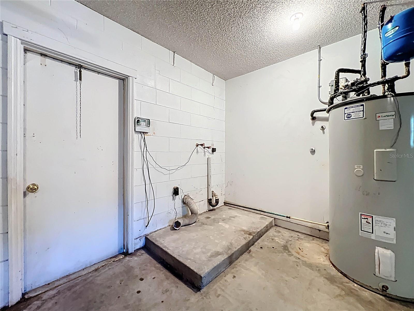 Image 41 of 53 For 576 Indigo Road