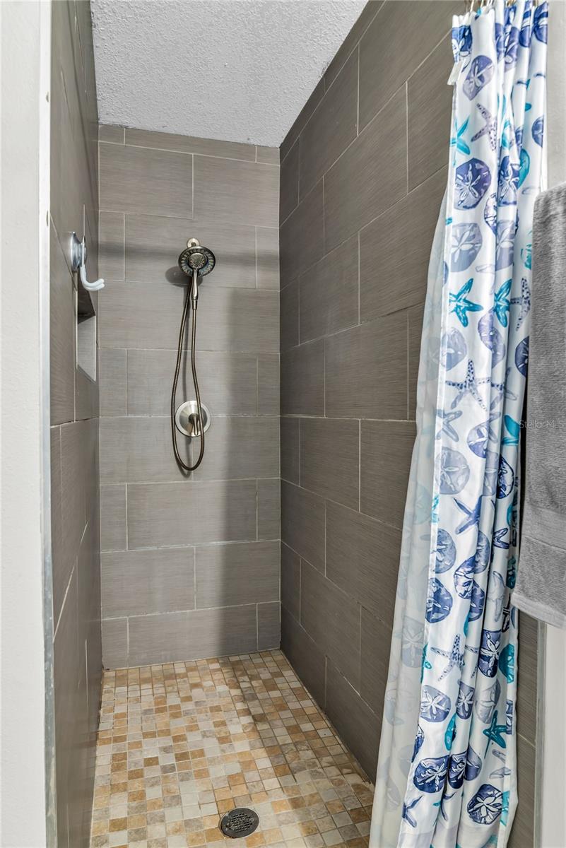 Image 21 of 44 For 7621 Daetwyler Drive