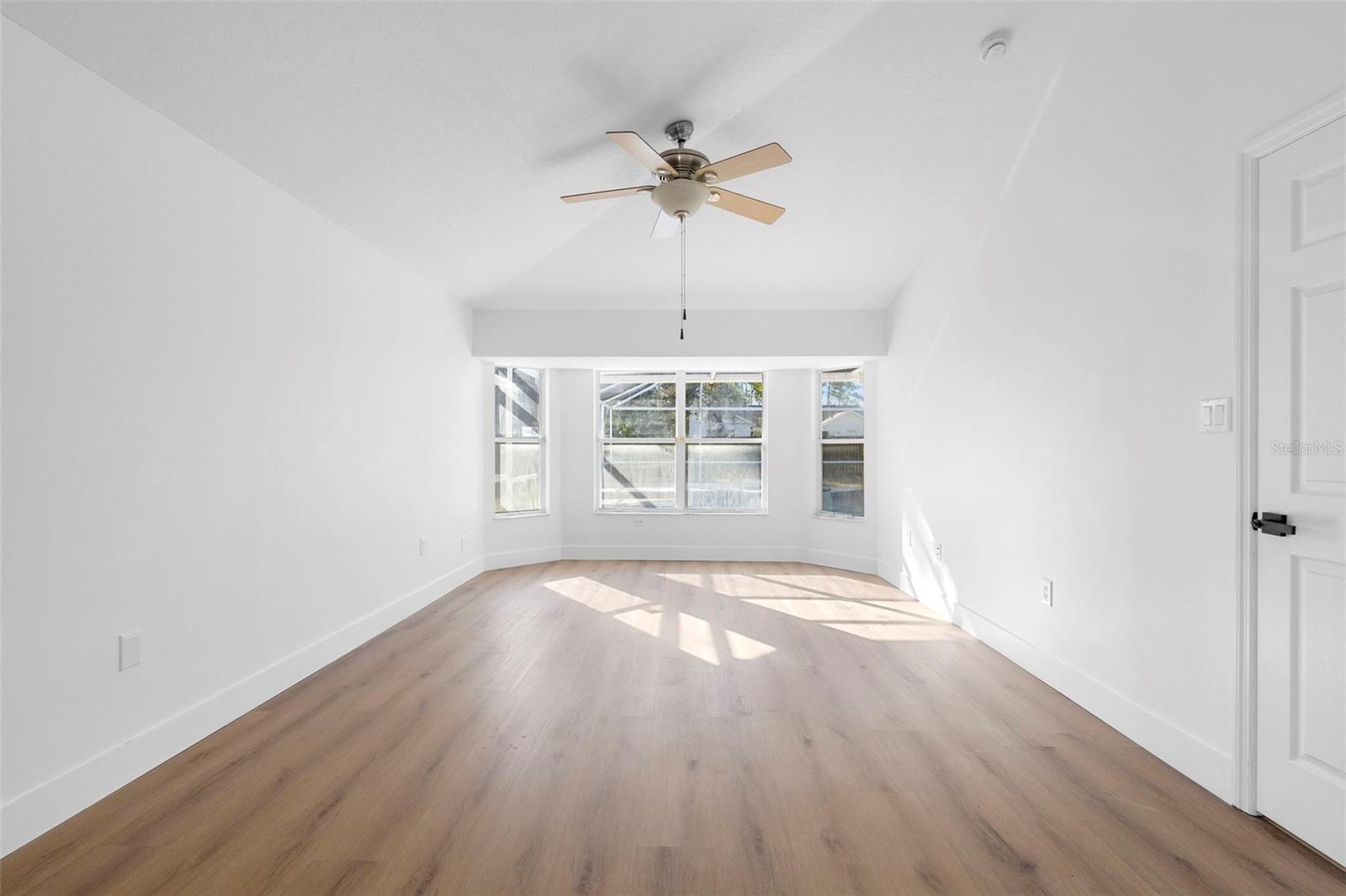 Image 26 of 44 For 4395 Comfort Street