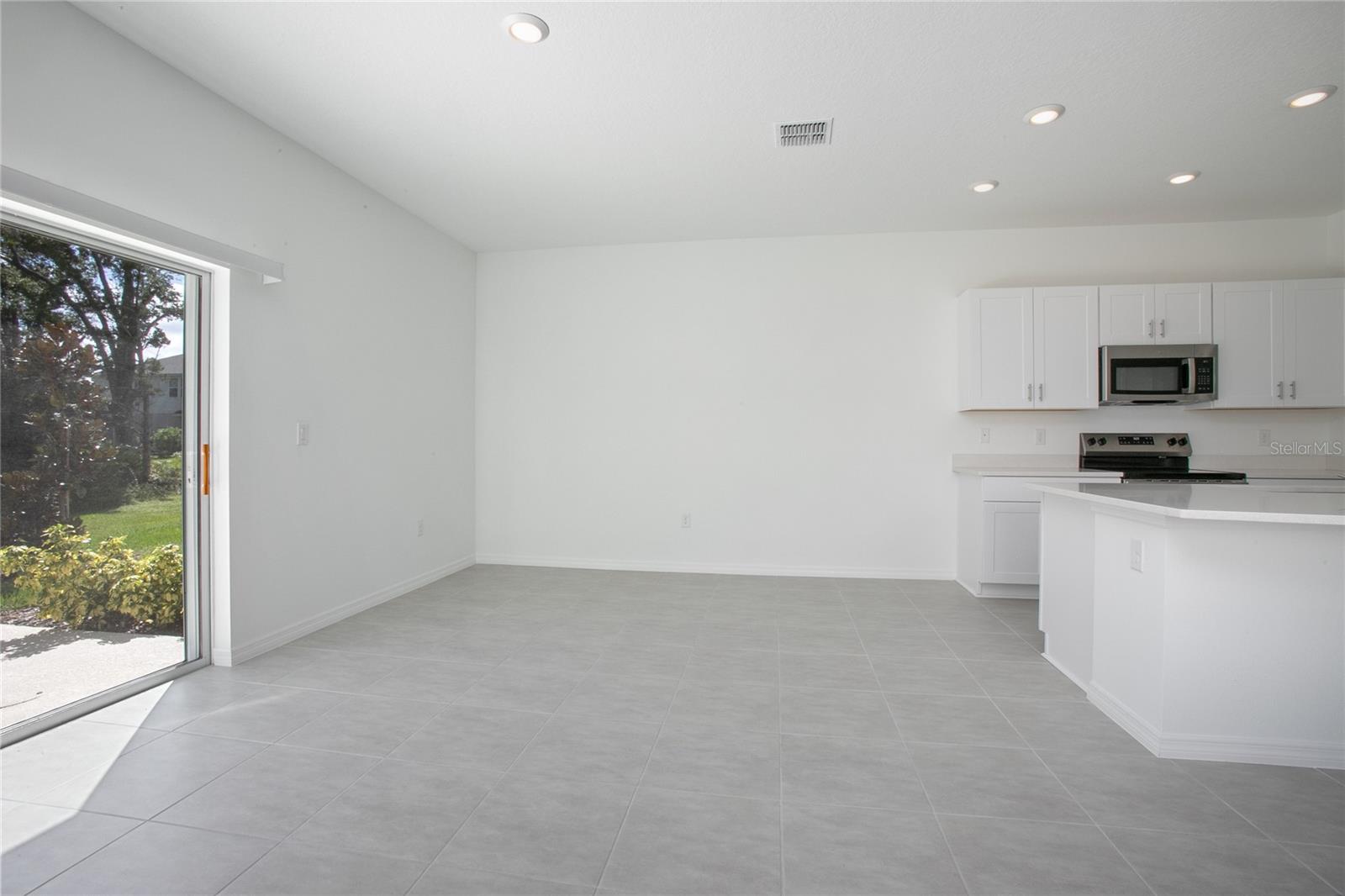 Image 11 of 36 For 184 River Front Way