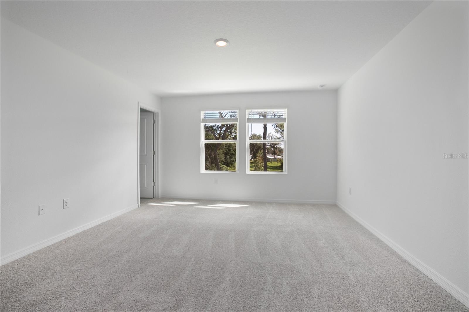 Image 20 of 36 For 184 River Front Way