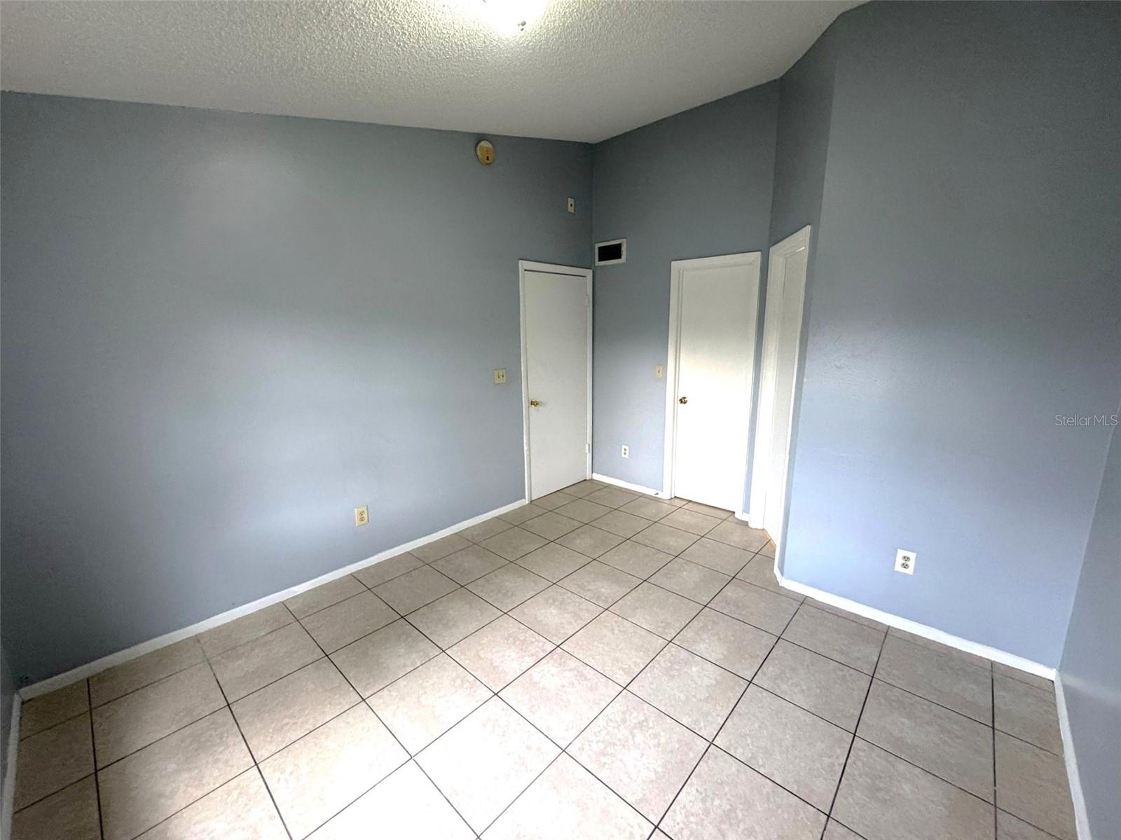 Image 11 of 21 For 1924 Lake Atriums Circle 56