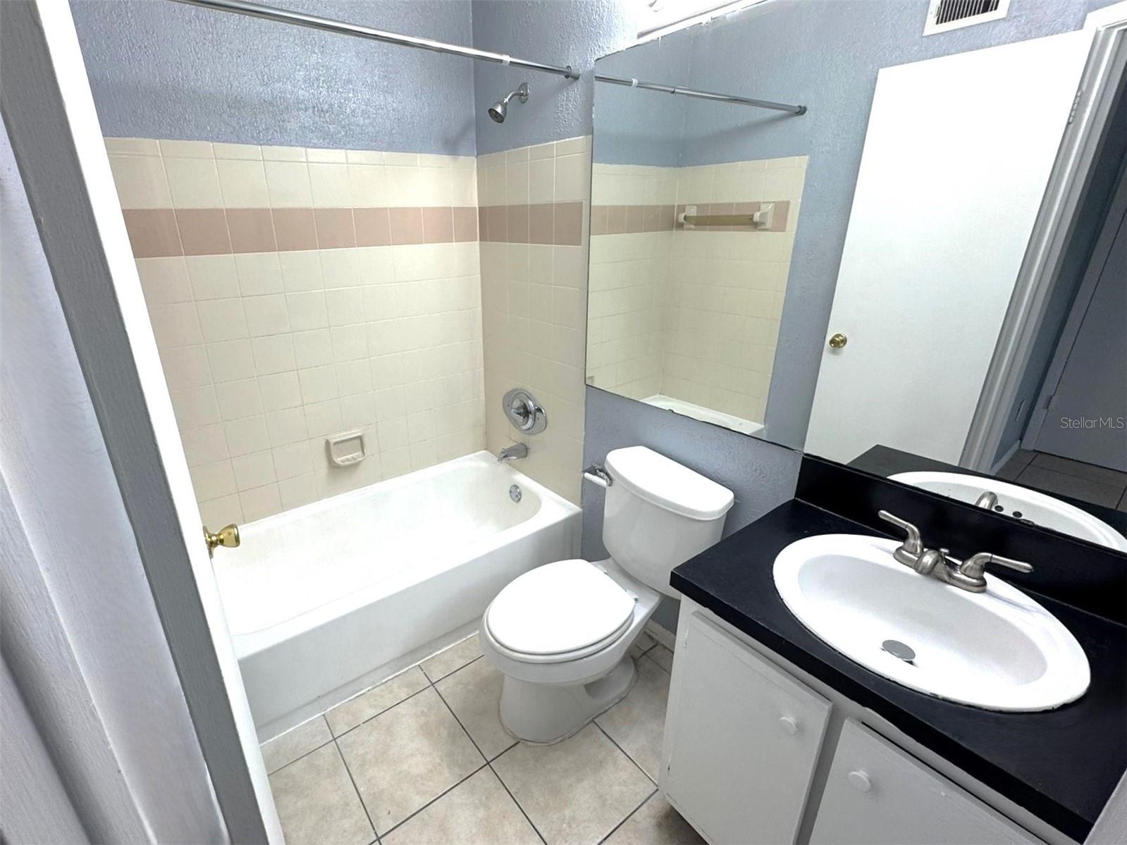 Image 12 of 21 For 1924 Lake Atriums Circle 56