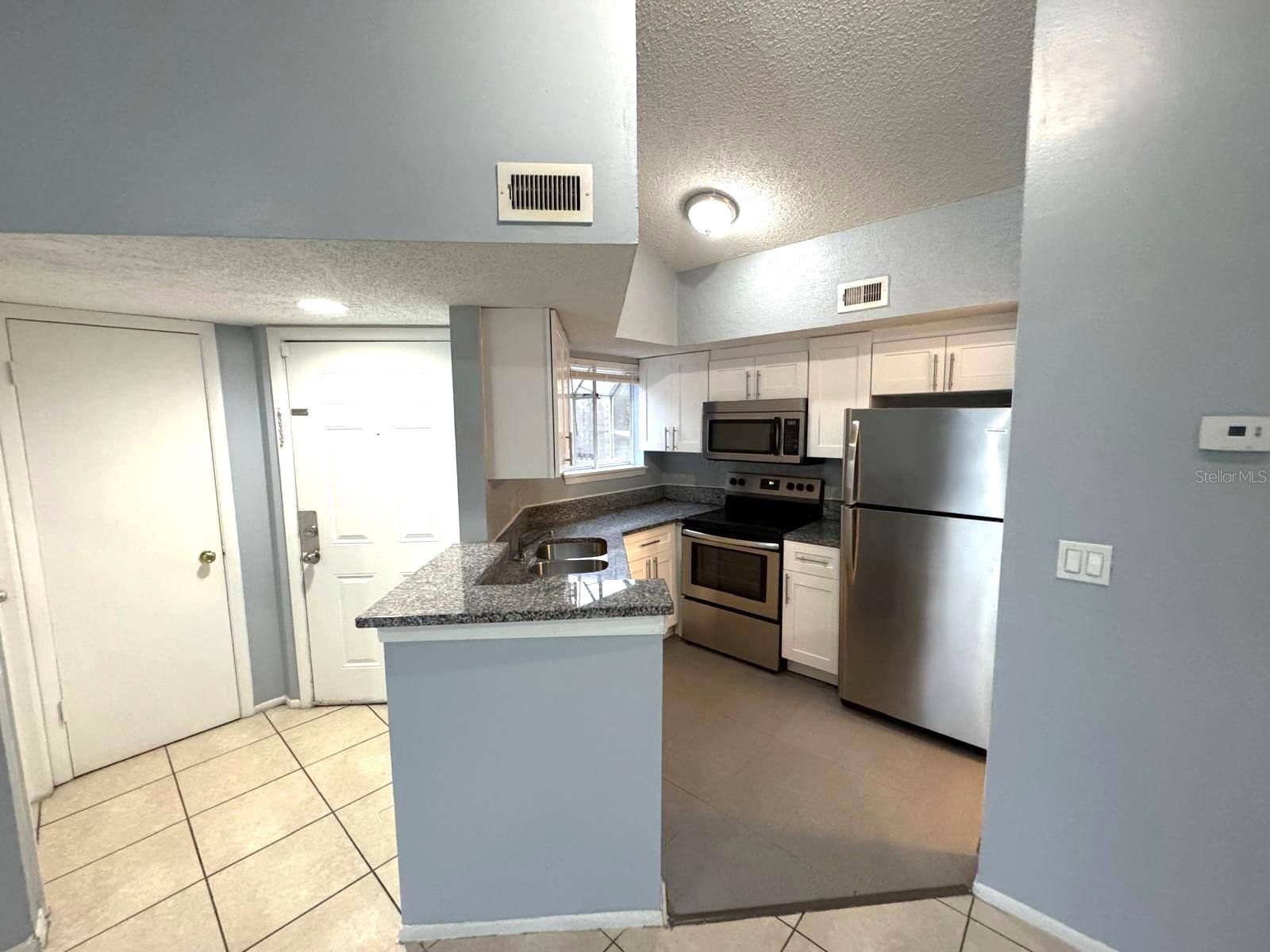 Image 3 of 21 For 1924 Lake Atriums Circle 56