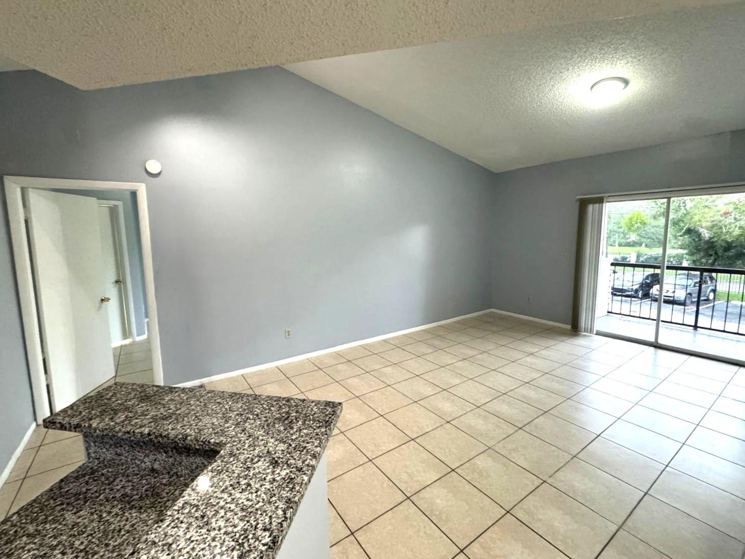 Image 4 of 21 For 1924 Lake Atriums Circle 56