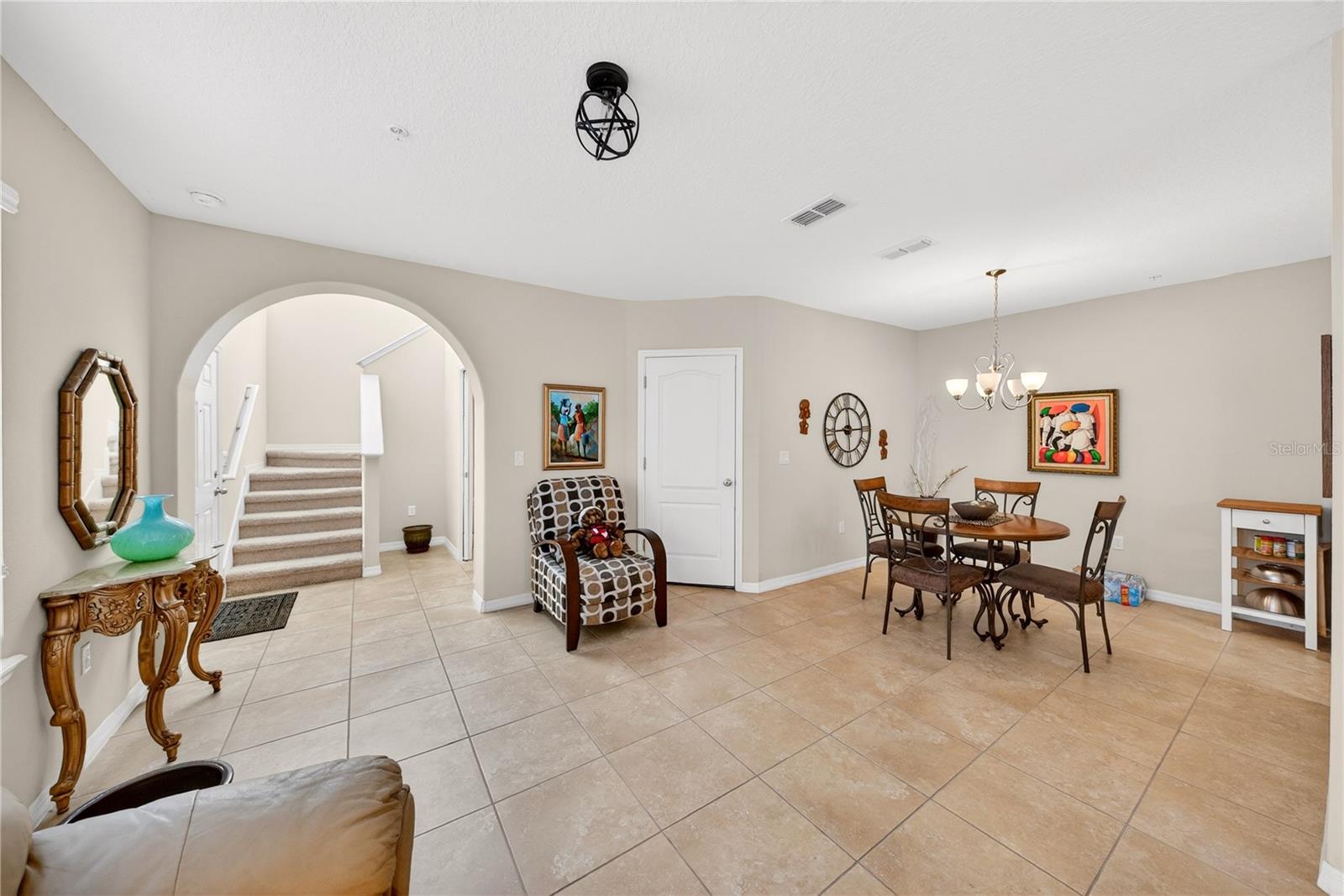 Image 4 of 44 For 2502 Seven Oaks Dr