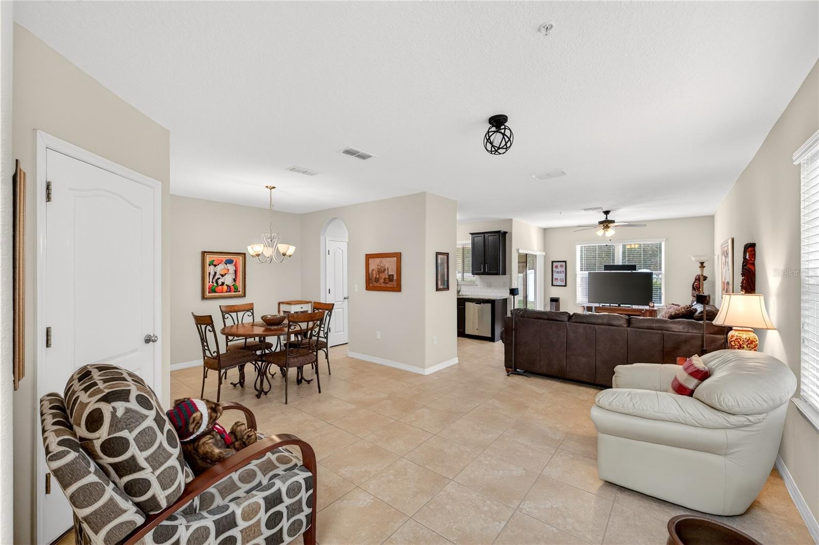 Image 9 of 44 For 2502 Seven Oaks Dr