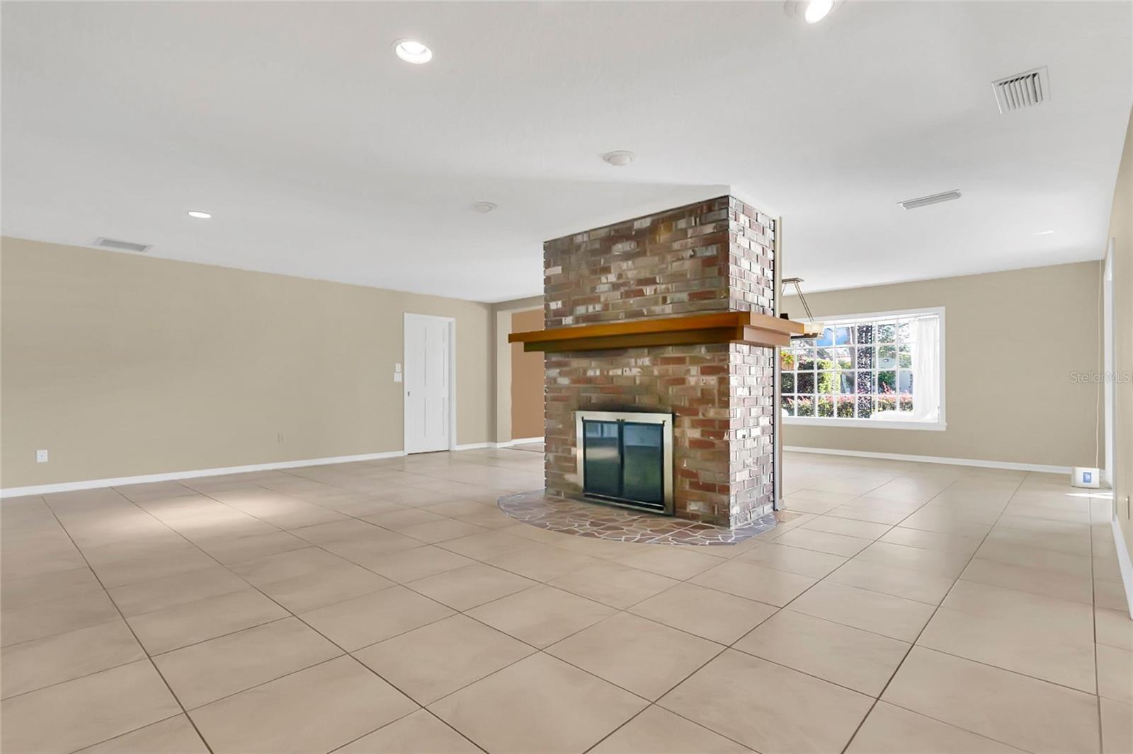 Image 4 of 45 For 732 Ensenada Drive