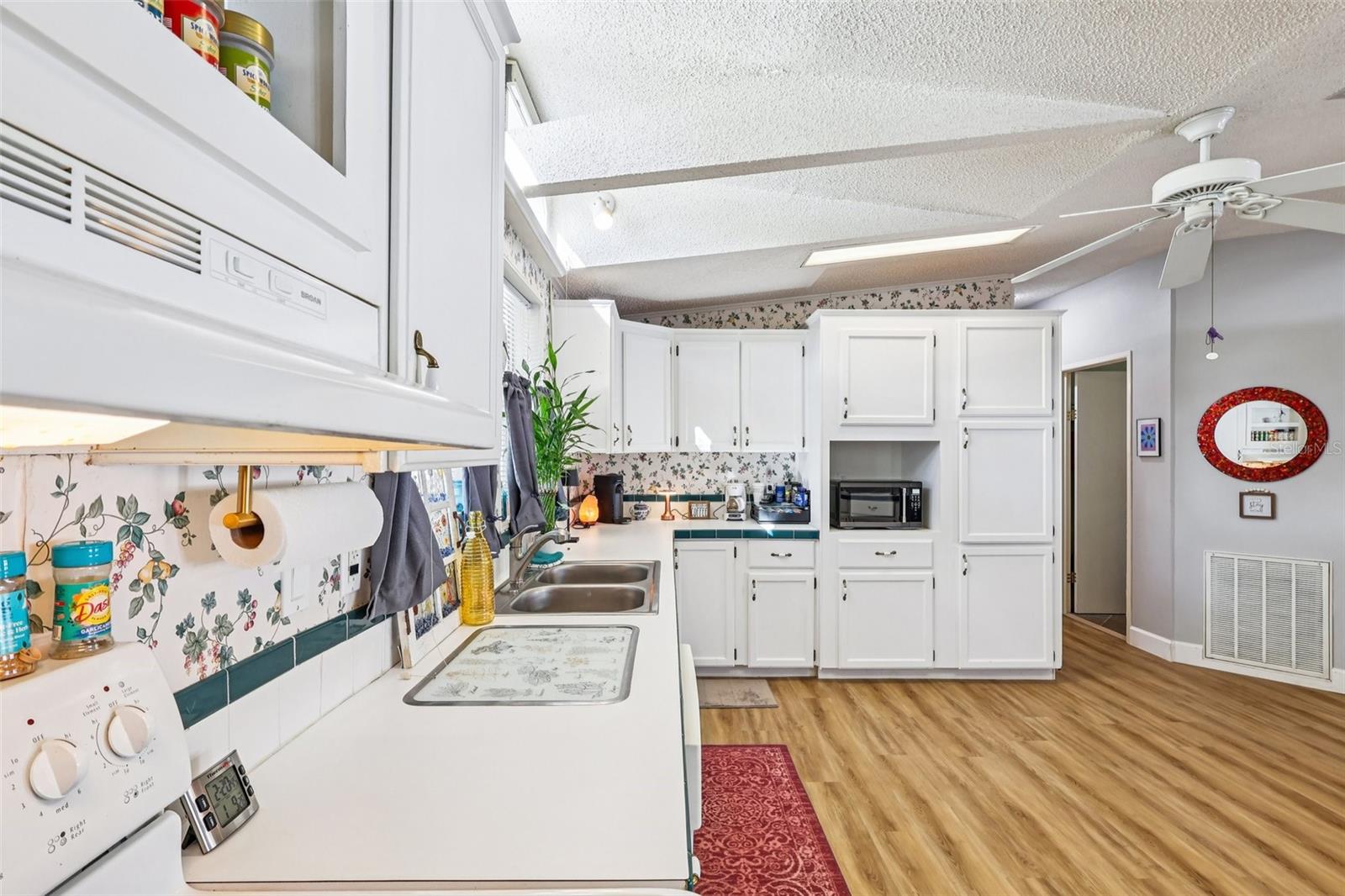 Image 13 of 38 For 176 Florence Boulevard