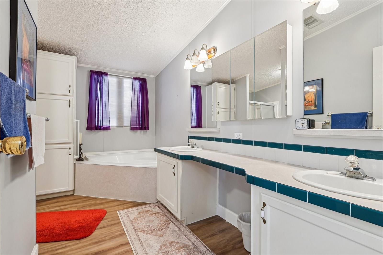 Image 18 of 38 For 176 Florence Boulevard