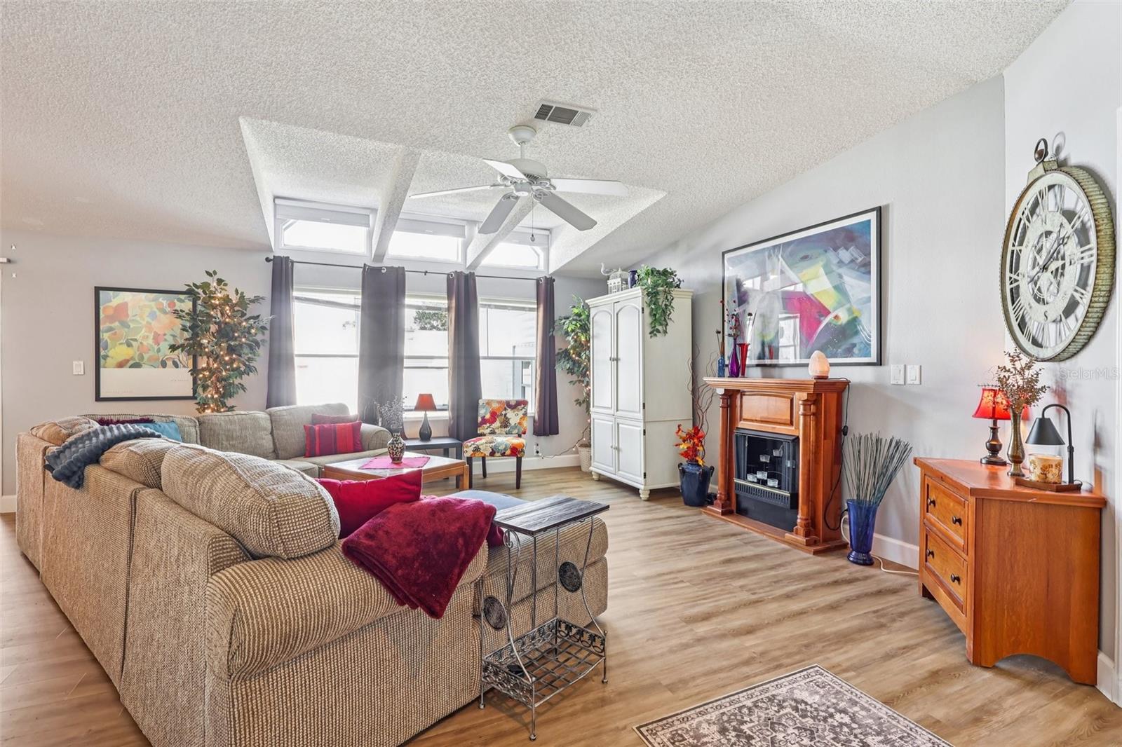 Image 4 of 38 For 176 Florence Boulevard