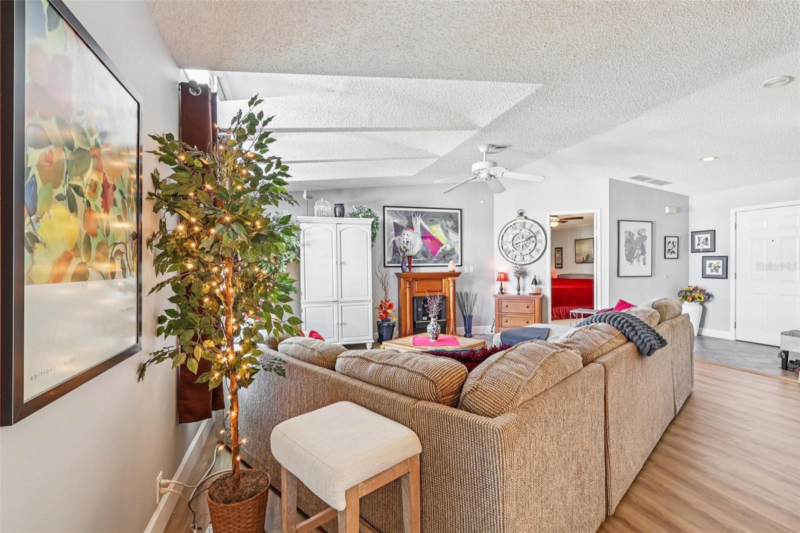 Image 5 of 38 For 176 Florence Boulevard