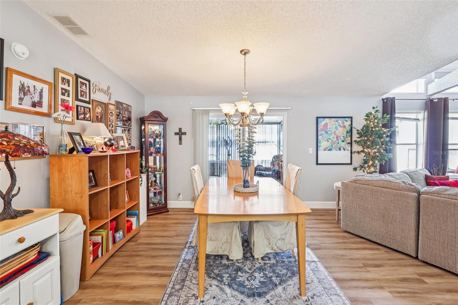 Image 7 of 38 For 176 Florence Boulevard