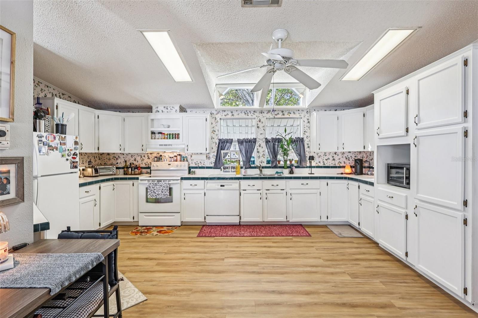 Image 8 of 38 For 176 Florence Boulevard