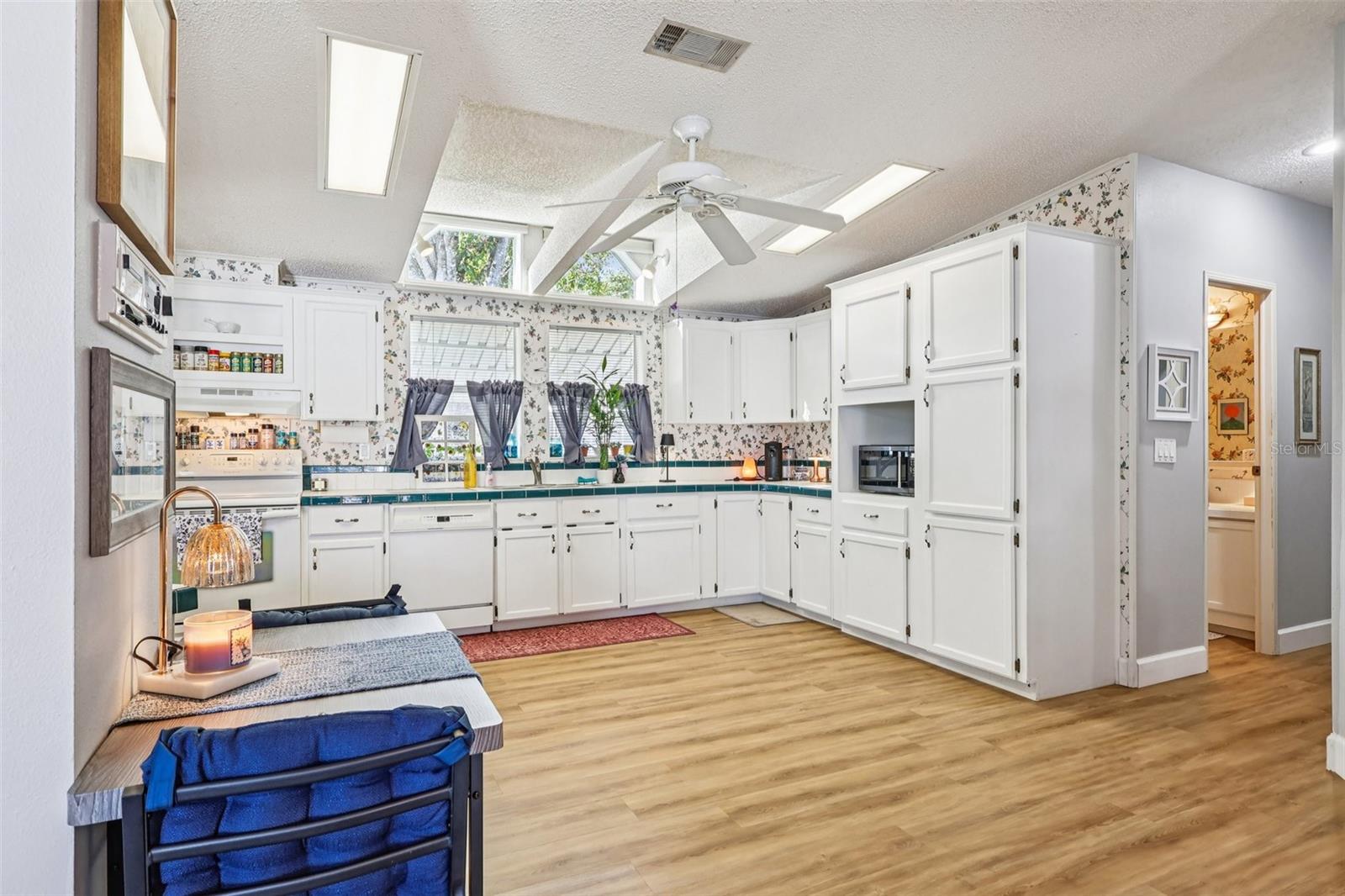 Image 9 of 38 For 176 Florence Boulevard