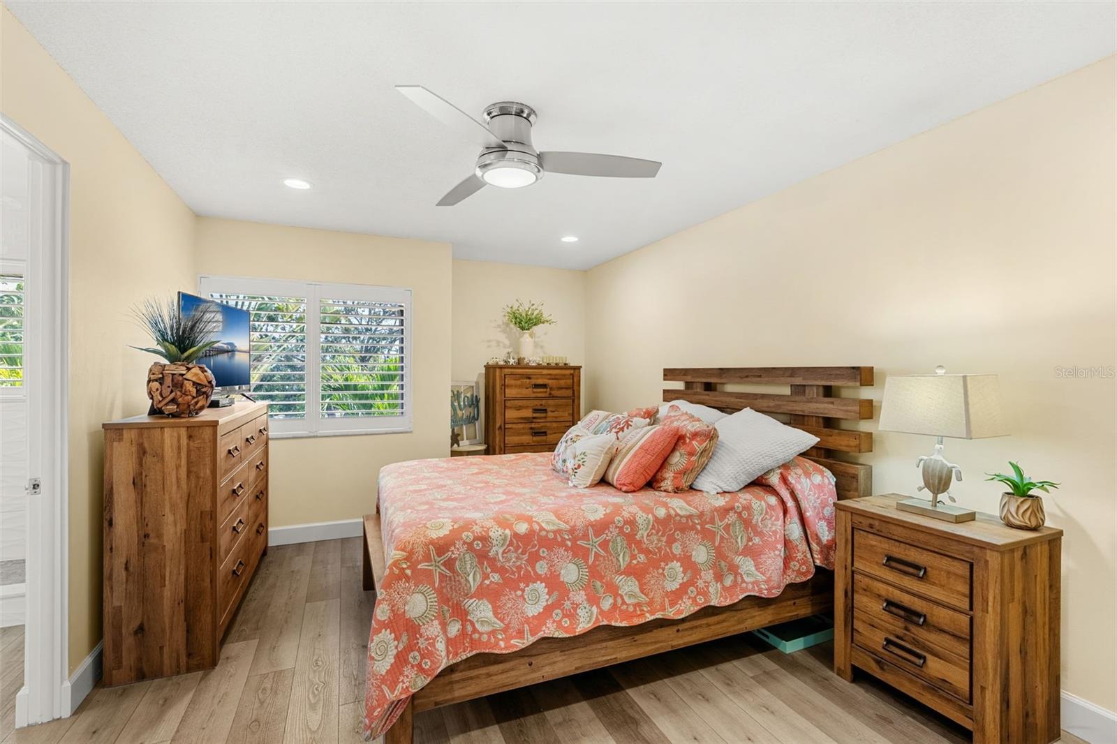 Image 22 of 70 For 534 Pinellas Bayway S 201