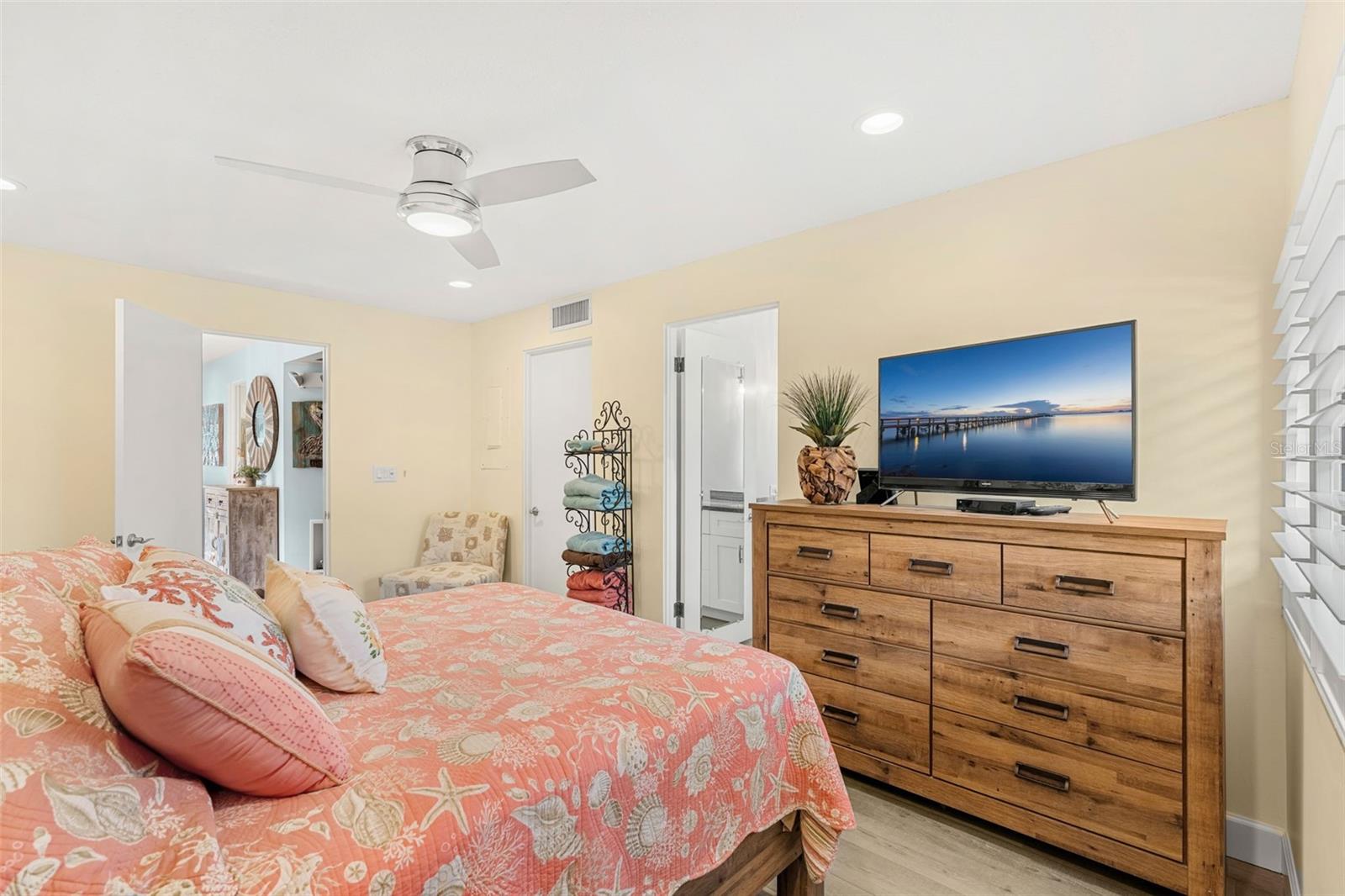 Image 23 of 70 For 534 Pinellas Bayway S 201