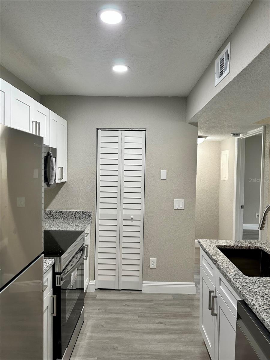 Image 4 of 26 For 1025 S Hiawassee Road 2214