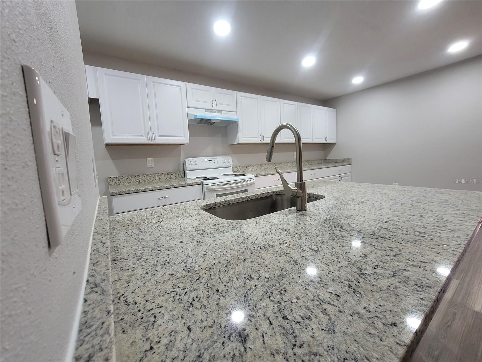 Image 2 of 46 For 1160 Calle Del Norte  A