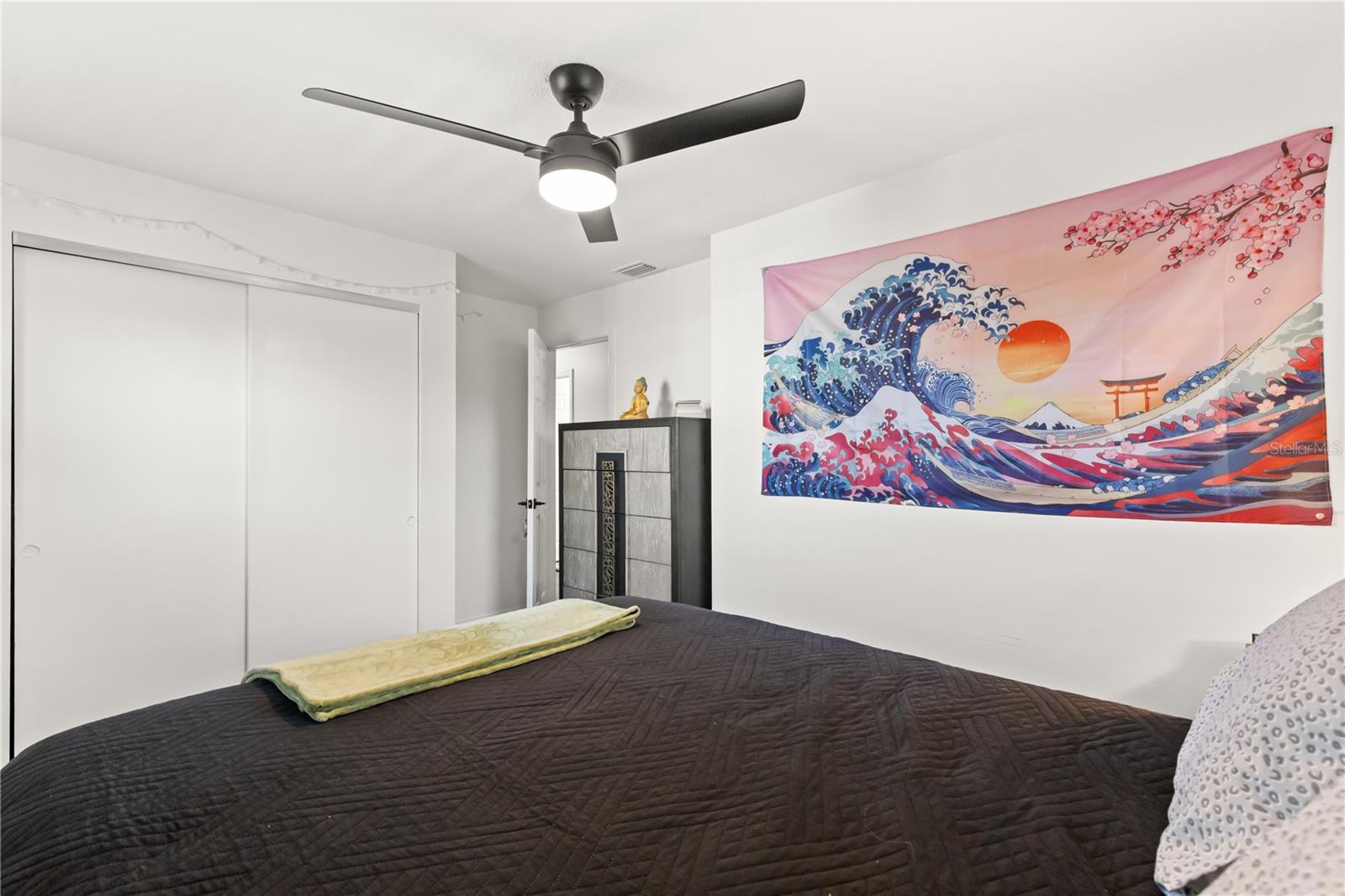 Image 16 of 37 For 5611 Sheridan Road