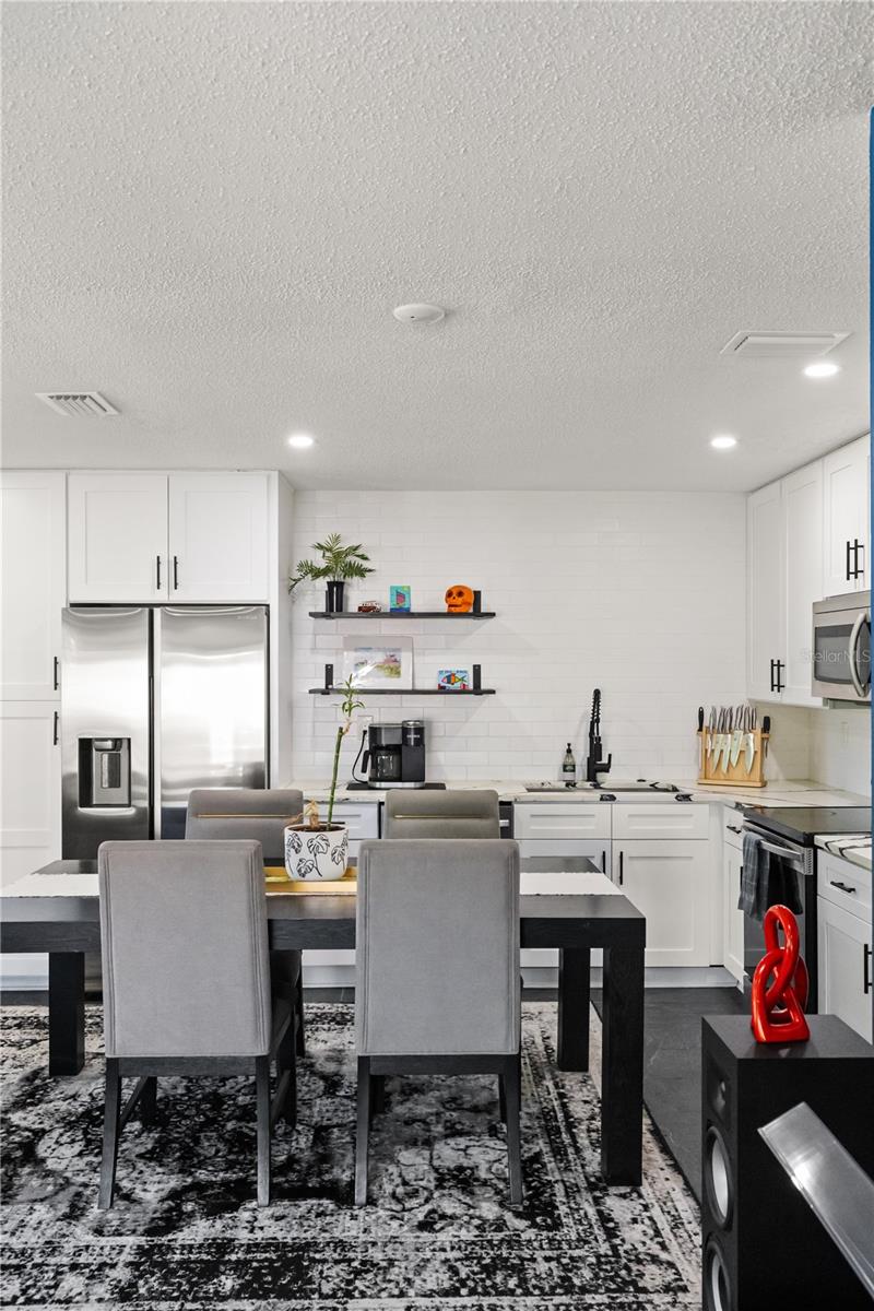 Image 22 of 37 For 5611 Sheridan Road