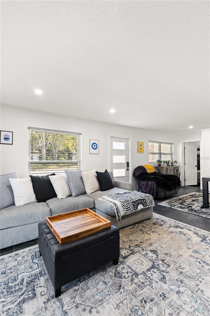 Image 24 of 37 For 5611 Sheridan Road