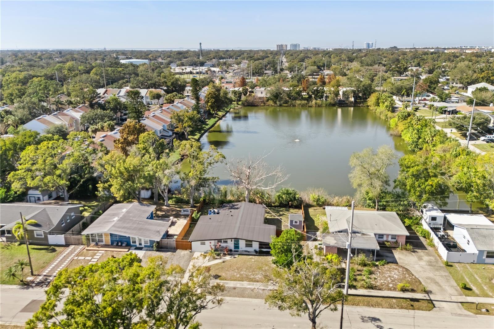 Image 32 of 37 For 5611 Sheridan Road