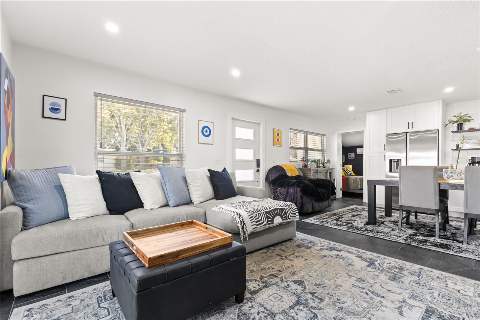 Image 5 of 37 For 5611 Sheridan Road