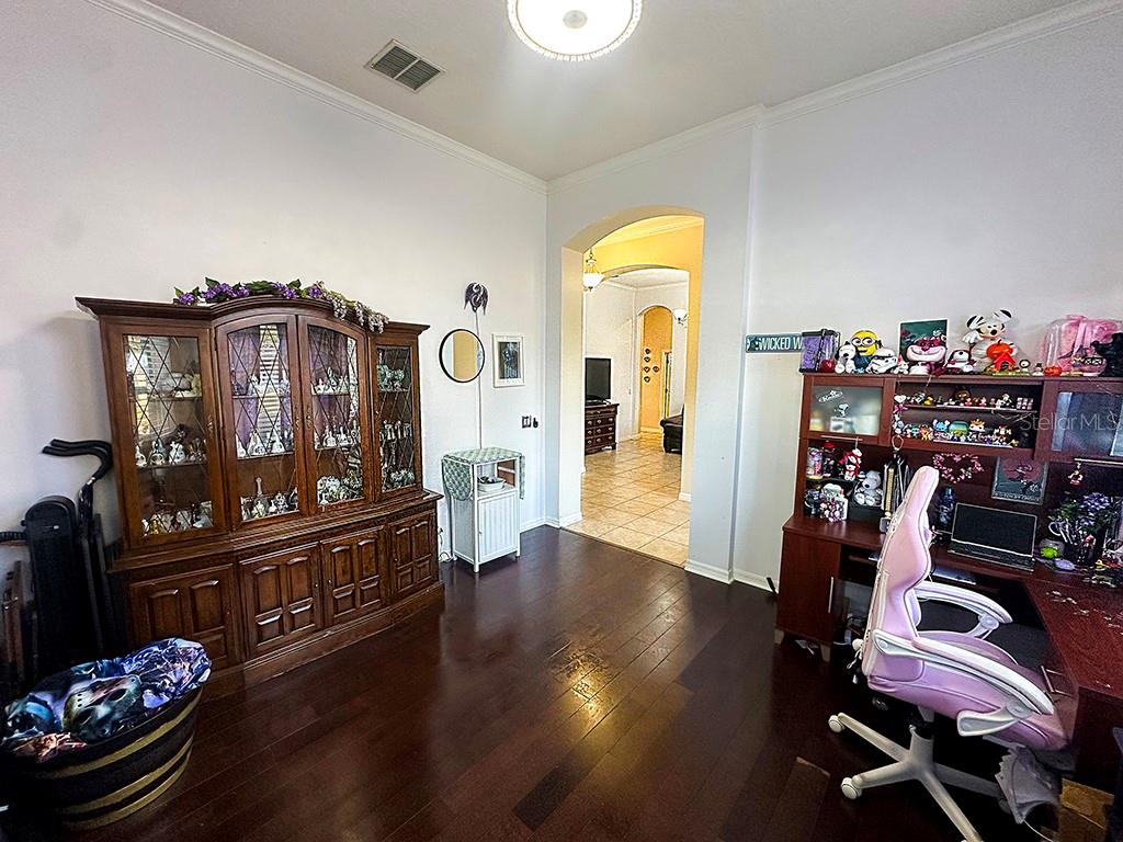 Image 3 of 15 For 728 Longford Loop