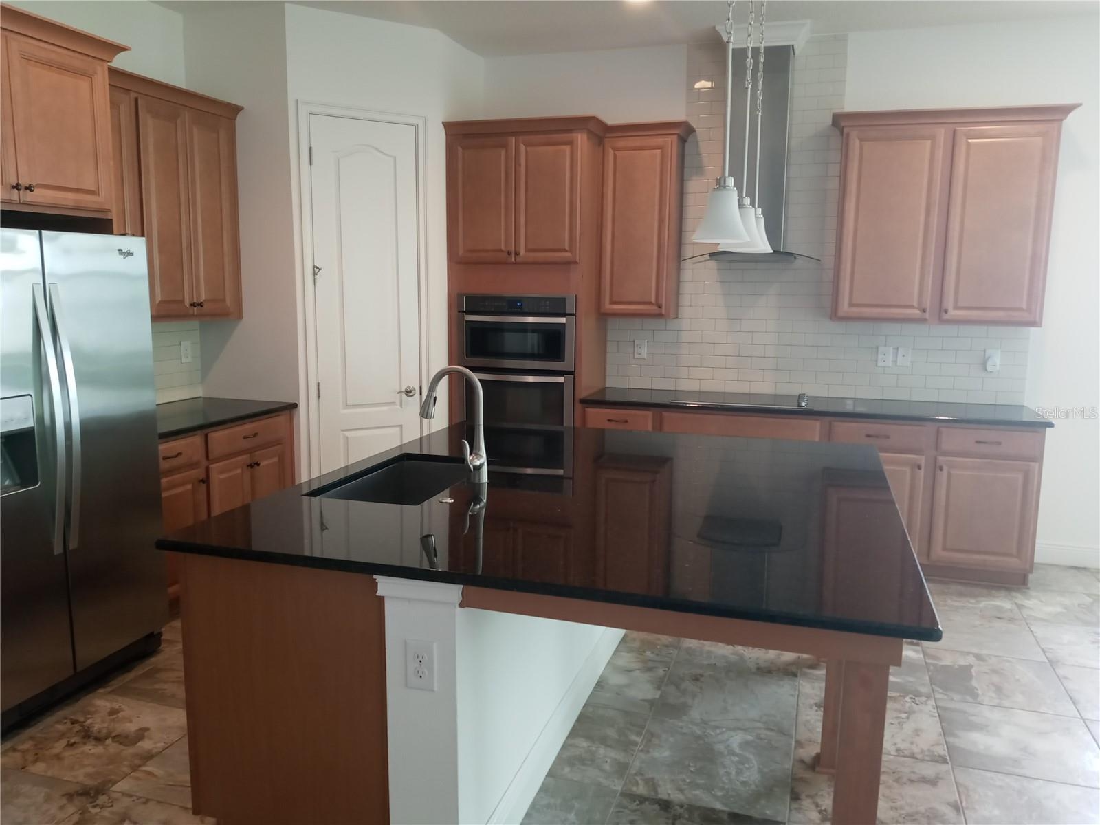 Image 7 of 37 For 9894 Mere Parkway