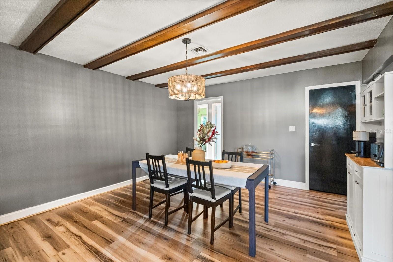 Image 4 of 31 For 5548 Kingswood Drive