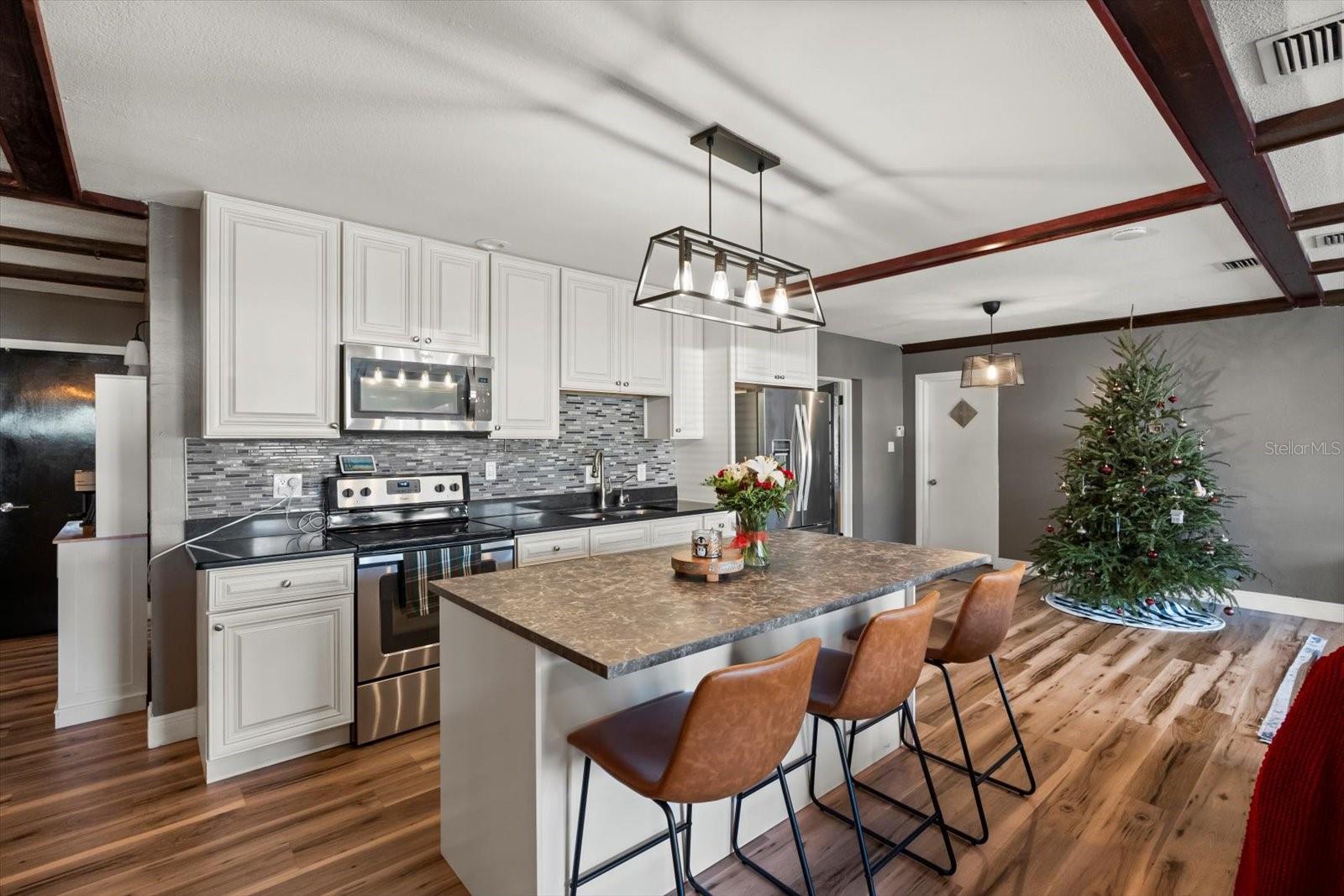 Image 7 of 31 For 5548 Kingswood Drive