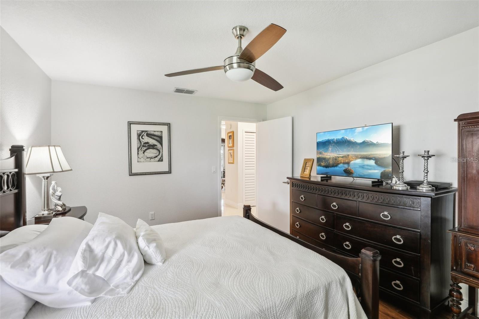 Image 10 of 21 For 547 Somerset Drive