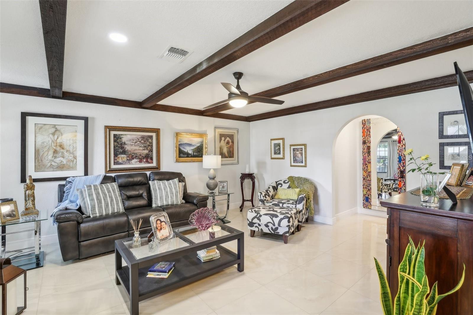 Image 2 of 21 For 547 Somerset Drive