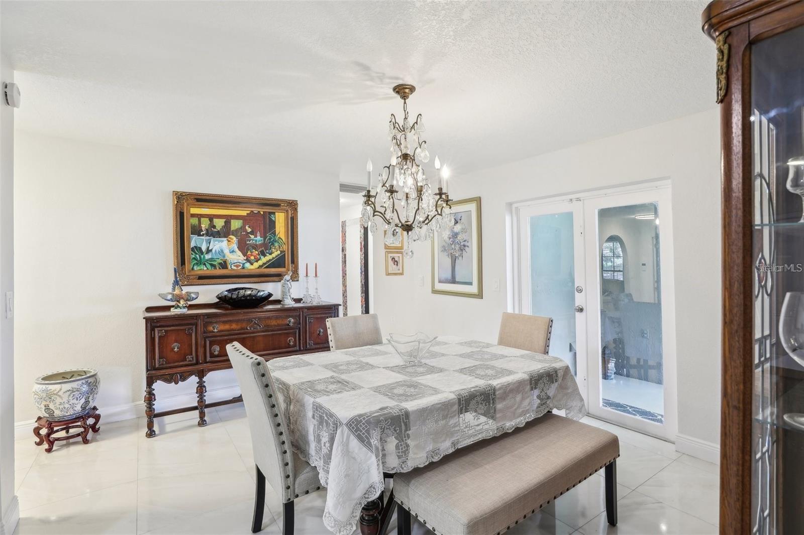 Image 5 of 21 For 547 Somerset Drive