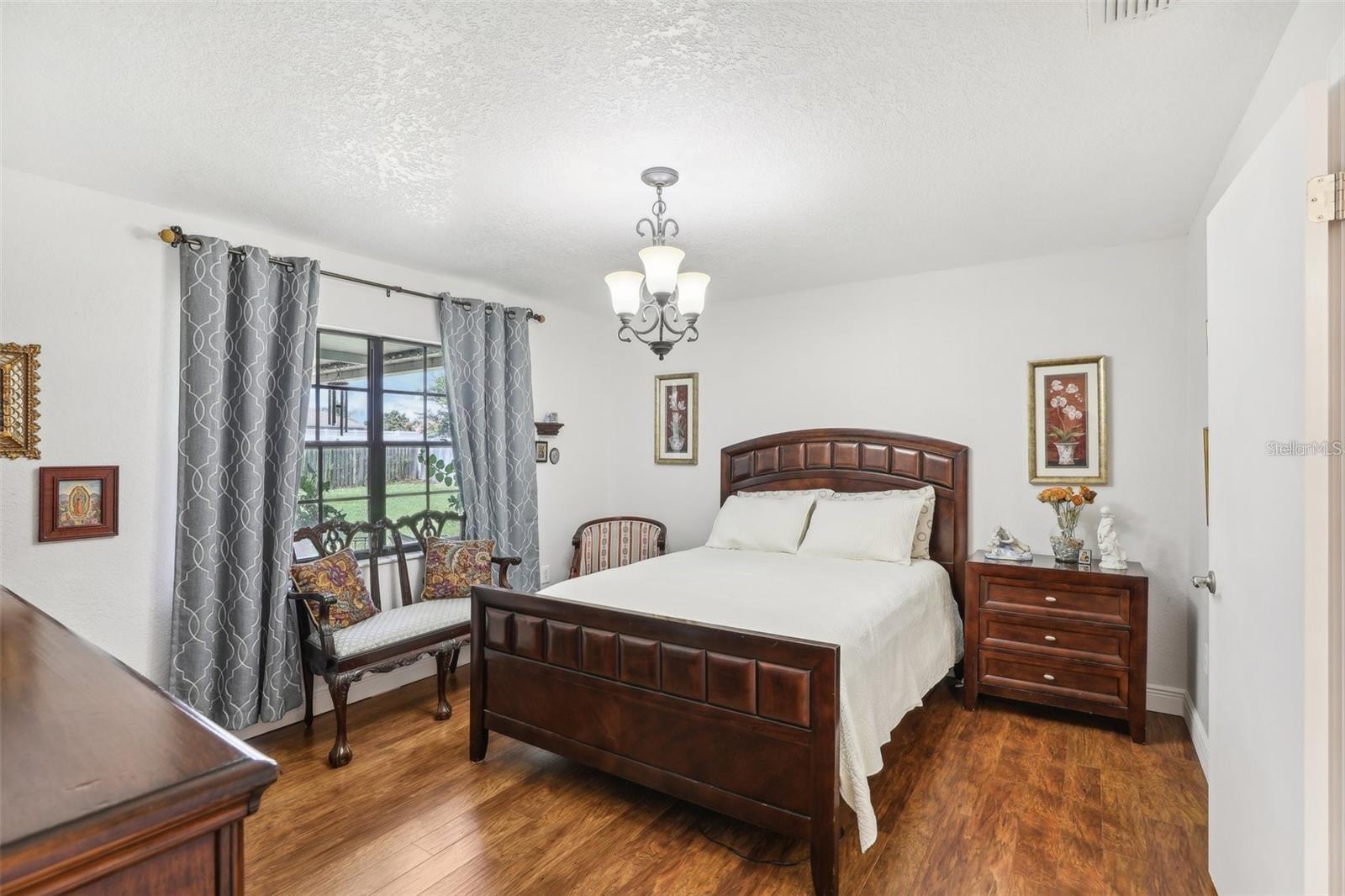 Image 8 of 21 For 547 Somerset Drive