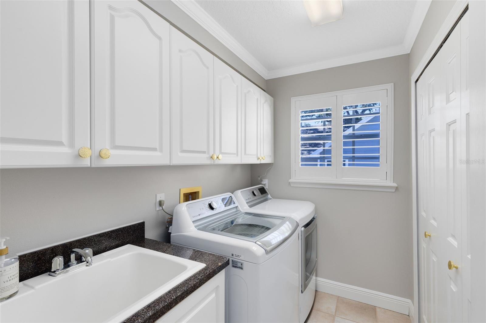 Image 7 of 33 For 1021 Atkins Place