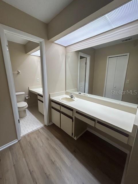 Image 14 of 21 For 564 Albany Place