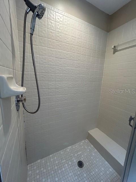 Image 18 of 21 For 564 Albany Place