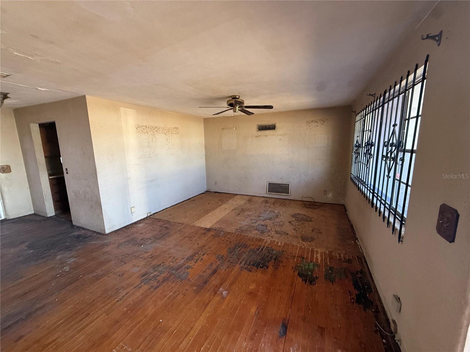 Image 13 of 50 For 1259 Bel Aire Drive